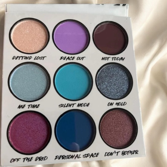 BH Cosmetics Do Not Disturb 9-Color Eyeshadow Palette - Picture 3 of 9